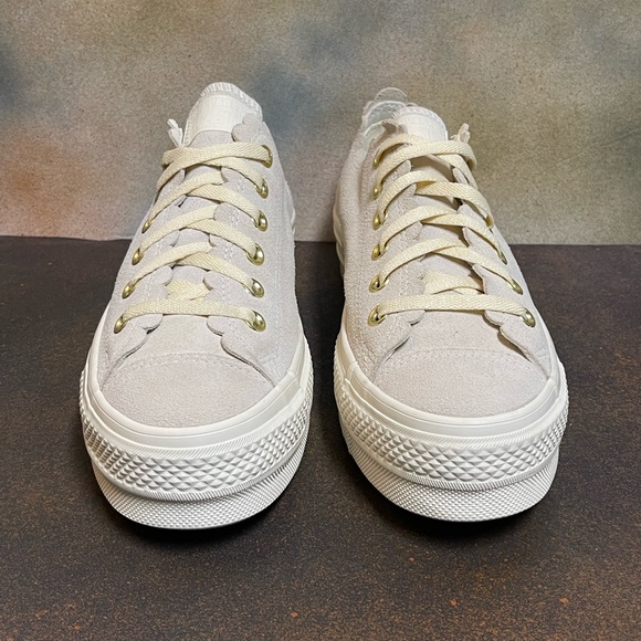 Converse Chuck Taylor All Star Frilly Scallop Platform Women's Sneaker Size 10M - Picture 5 of 14